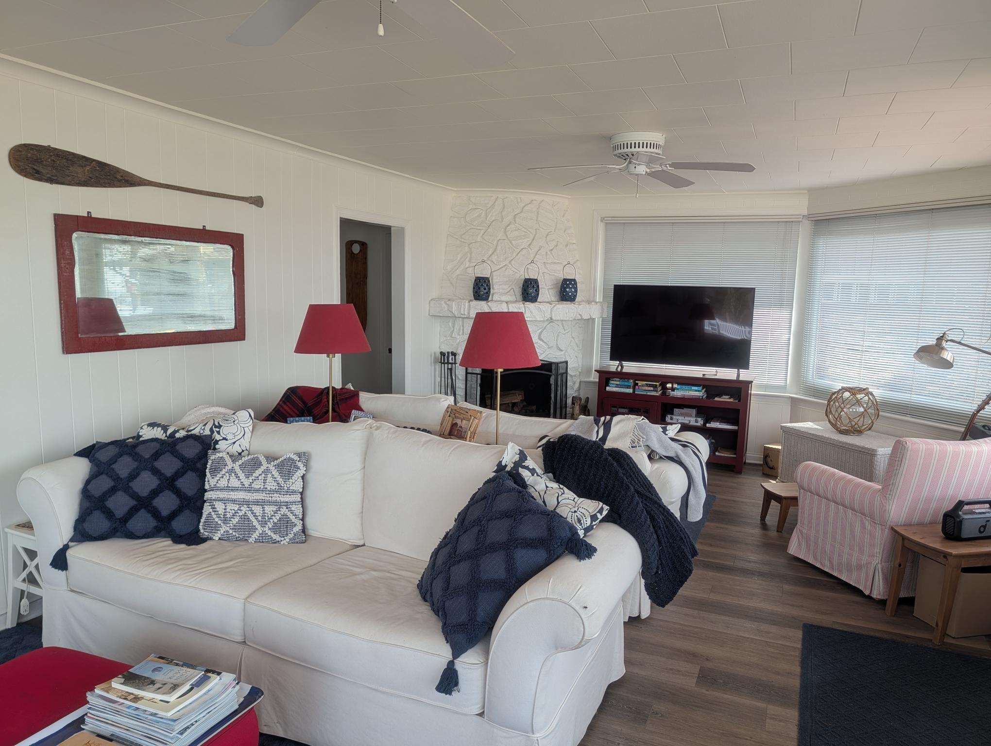 1415 South Shore Drive Delavan, WI 53115 - Photo 9 of 20 Great Room