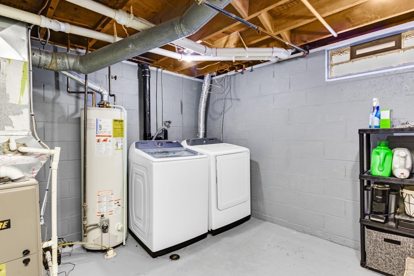 1868 Brookfield Road Columbus, OH 43229 - Photo 29 of 34 Washer/Dryer in lower level