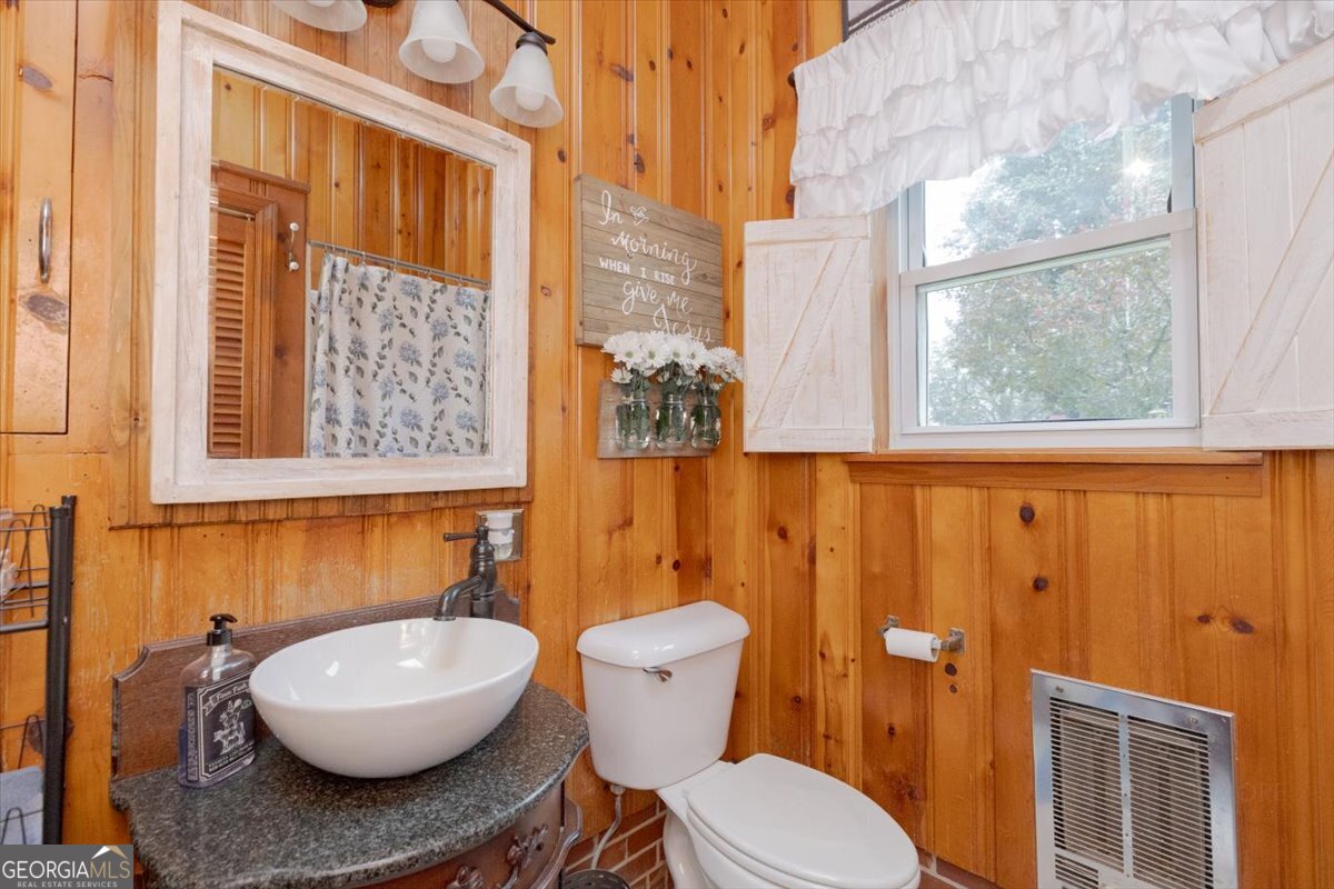 150 Moss Oaks Road Perry, GA 31069 - Photo 28 of 51 a bathroom with a granite countertop toilet and a sink