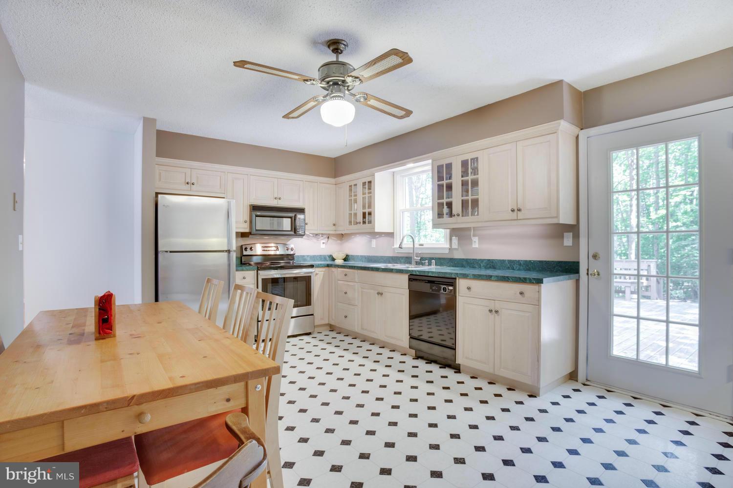 42420 Medleys Neck Road Leonardtown, MD 20650 - Photo 10 of 30 Kitchen
