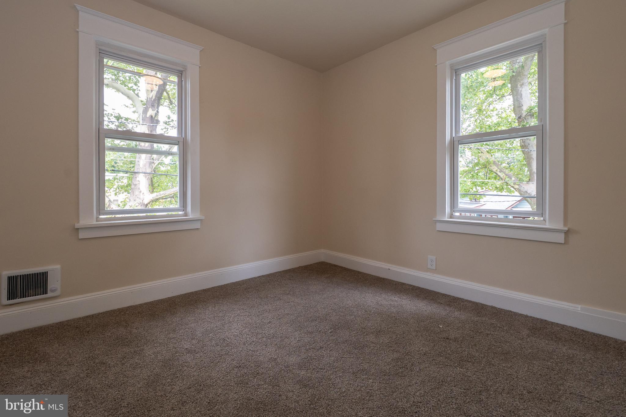 1052 Pennington Road Ewing, NJ 08618 - Photo 15 of 29