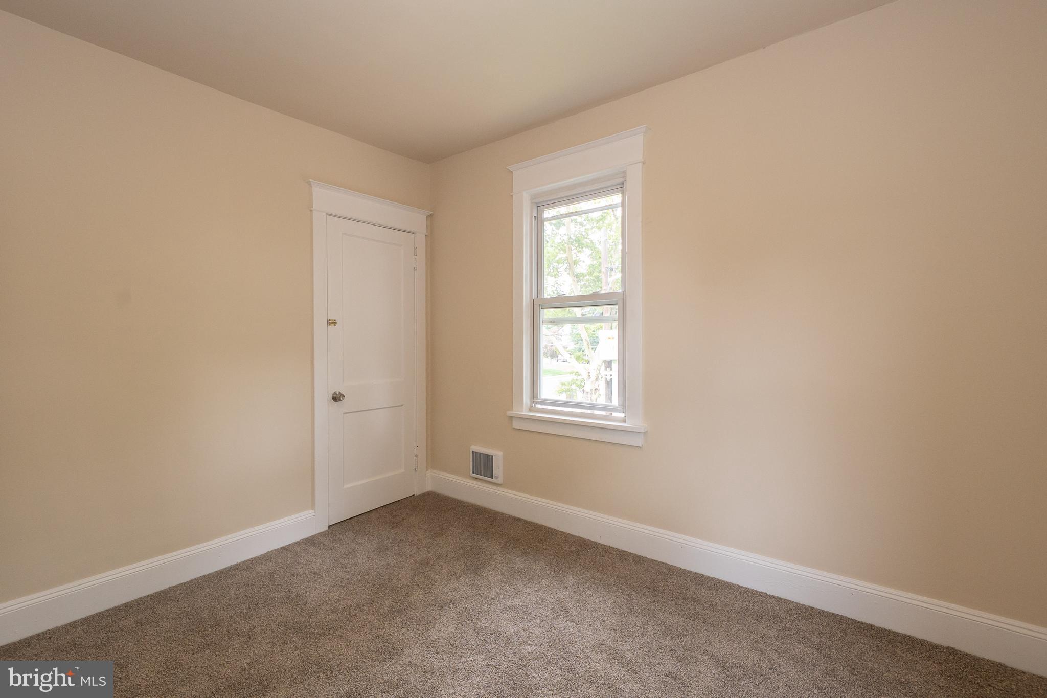 1052 Pennington Road Ewing, NJ 08618 - Photo 16 of 29