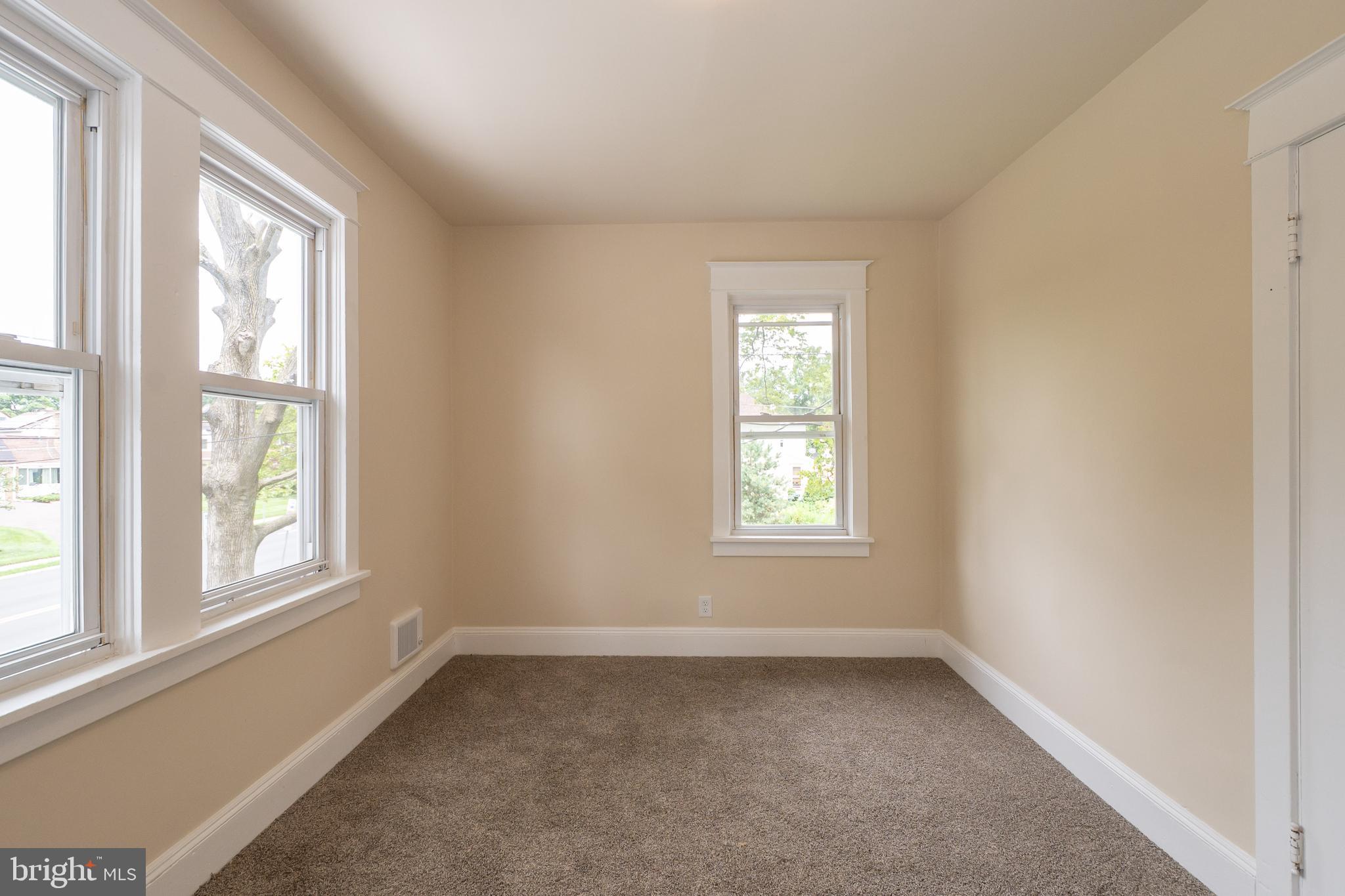 1052 Pennington Road Ewing, NJ 08618 - Photo 17 of 29