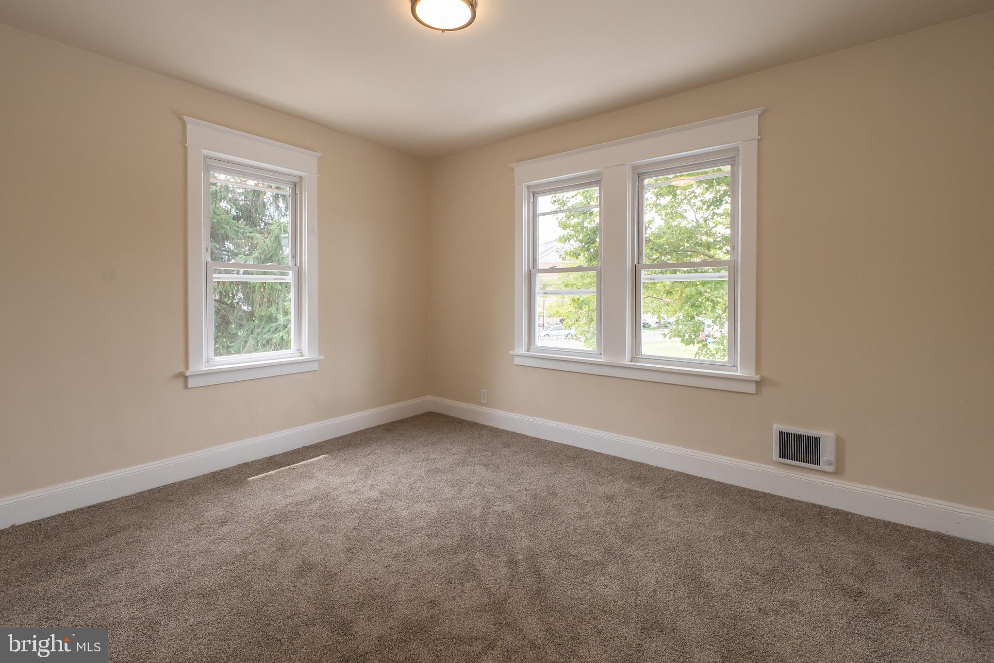 1052 Pennington Road Ewing, NJ 08618 - Photo 22 of 29