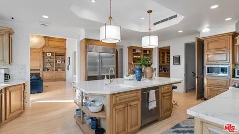 $10,450,000 | 6110 Merritt Drive, Malibu, CA 90265