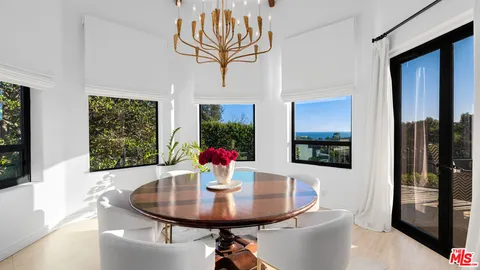 $10,450,000 | 6110 Merritt Drive, Malibu, CA 90265