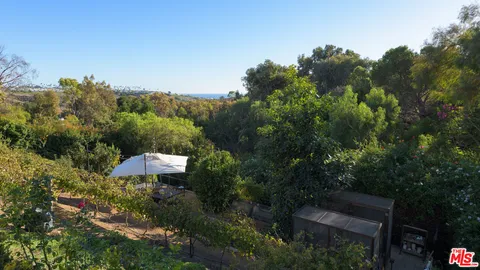 $10,450,000 | 6110 Merritt Drive, Malibu, CA 90265