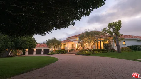 $10,450,000 | 6110 Merritt Drive, Malibu, CA 90265