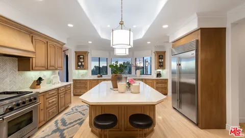 $10,450,000 | 6110 Merritt Drive, Malibu, CA 90265