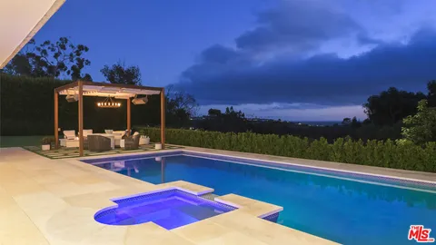 $10,450,000 | 6110 Merritt Drive, Malibu, CA 90265