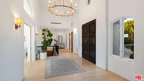 $10,450,000 | 6110 Merritt Drive, Malibu, CA 90265