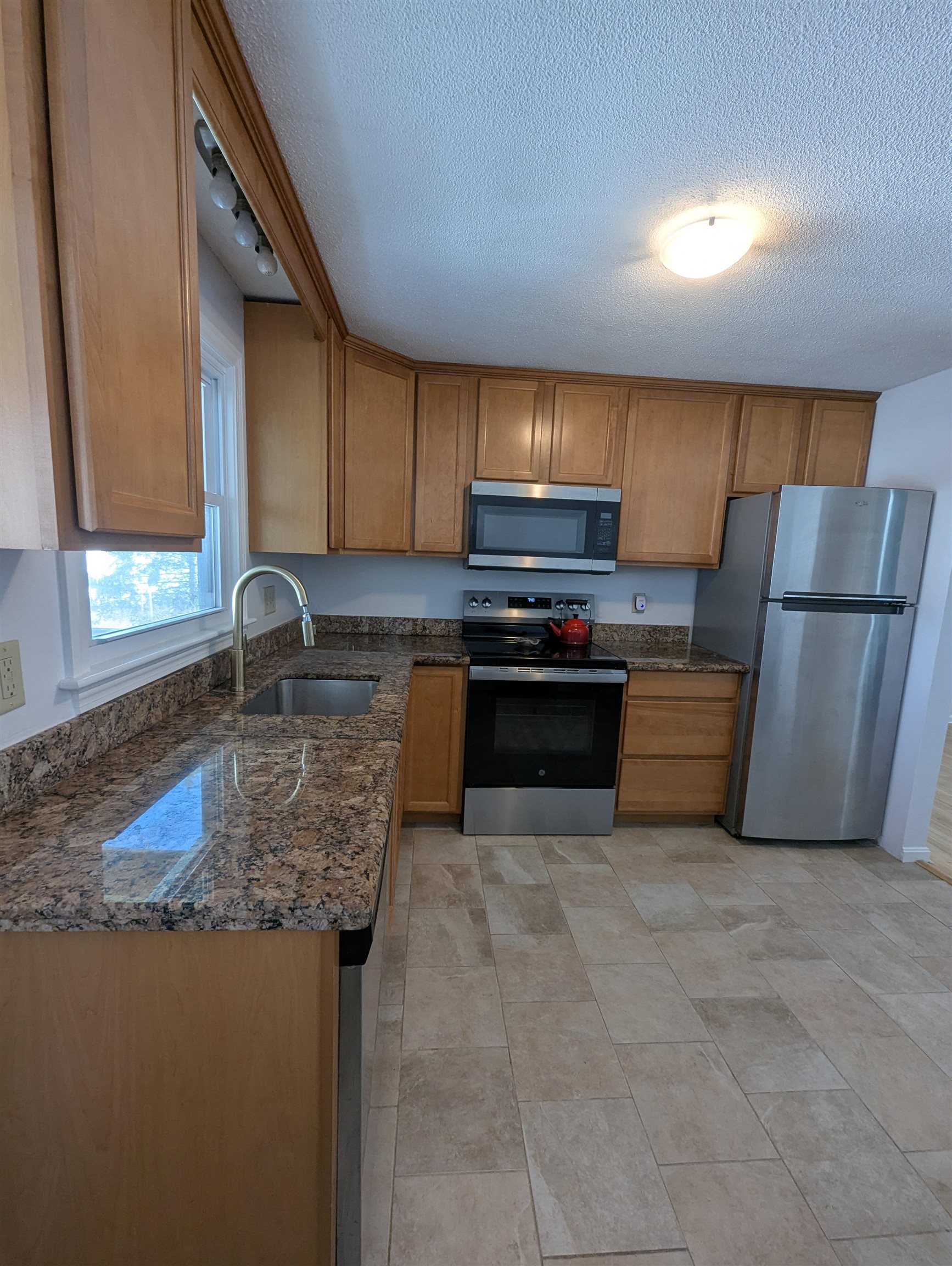 471 High Street, Unit 4 Hampton, NH 03842 - Photo 6 of 24