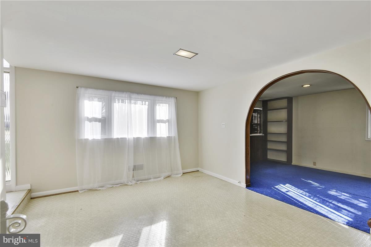 5901 Folkstone Road Bethesda, MD 20817 - Photo 24 of 30 an empty room with windows