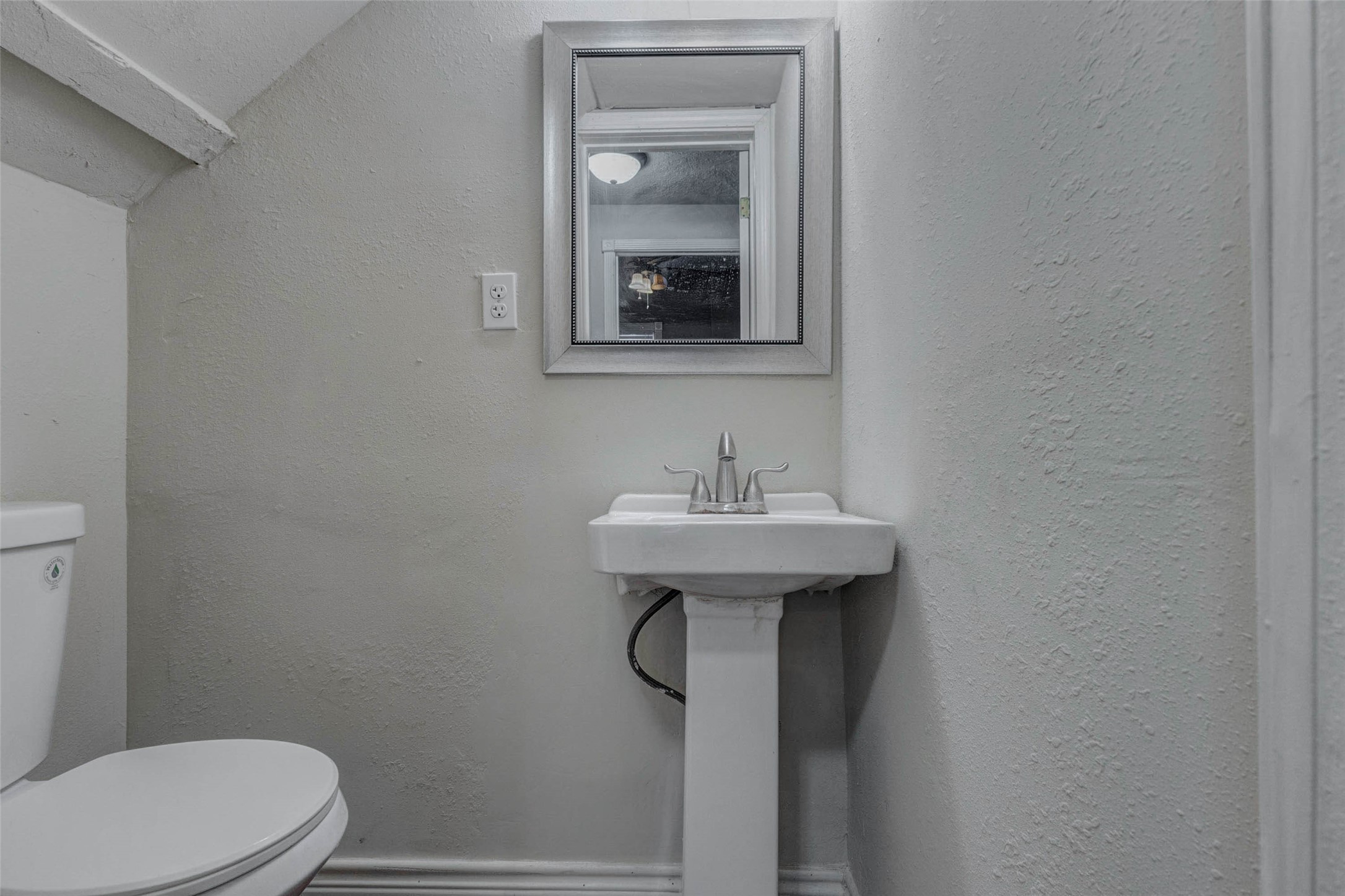 2410 Cleburne Street Houston, TX 77004 - Photo 13 of 27 a bathroom with a sink toilet and mirror