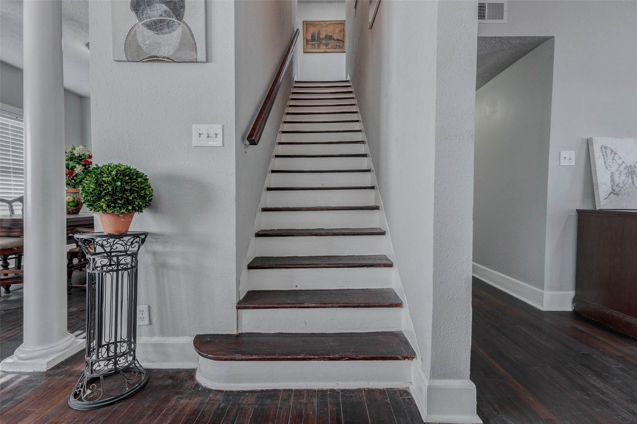 2410 Cleburne Street Houston, TX 77004 - Photo 14 of 27 a view of entryway and hall with wooden floor