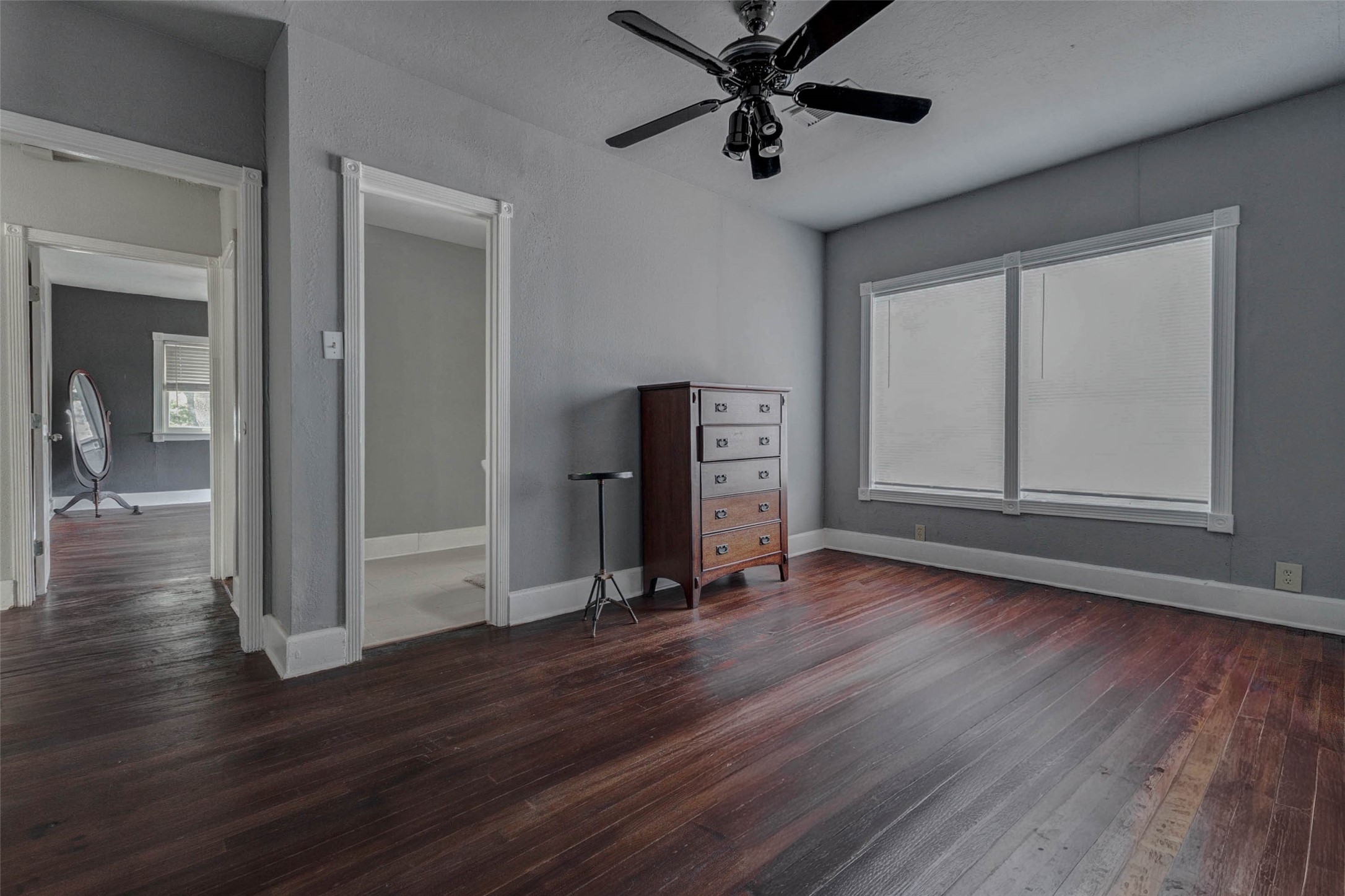 2410 Cleburne Street Houston, TX 77004 - Photo 15 of 27 an empty room with wooden floor and windows