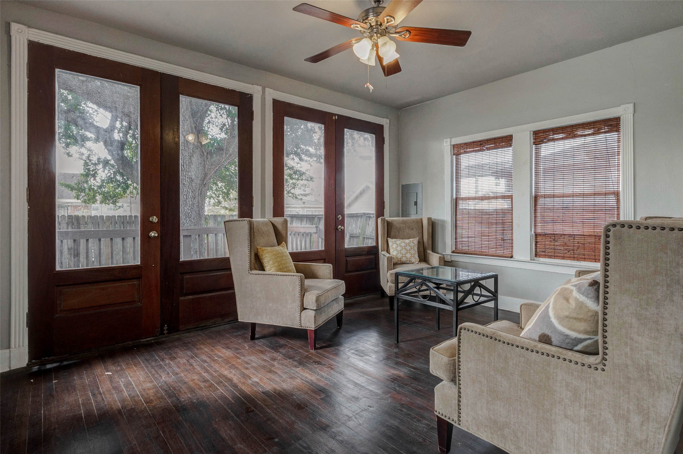 2410 Cleburne Street Houston, TX 77004 - Photo 22 of 27 a living room with furniture and windows