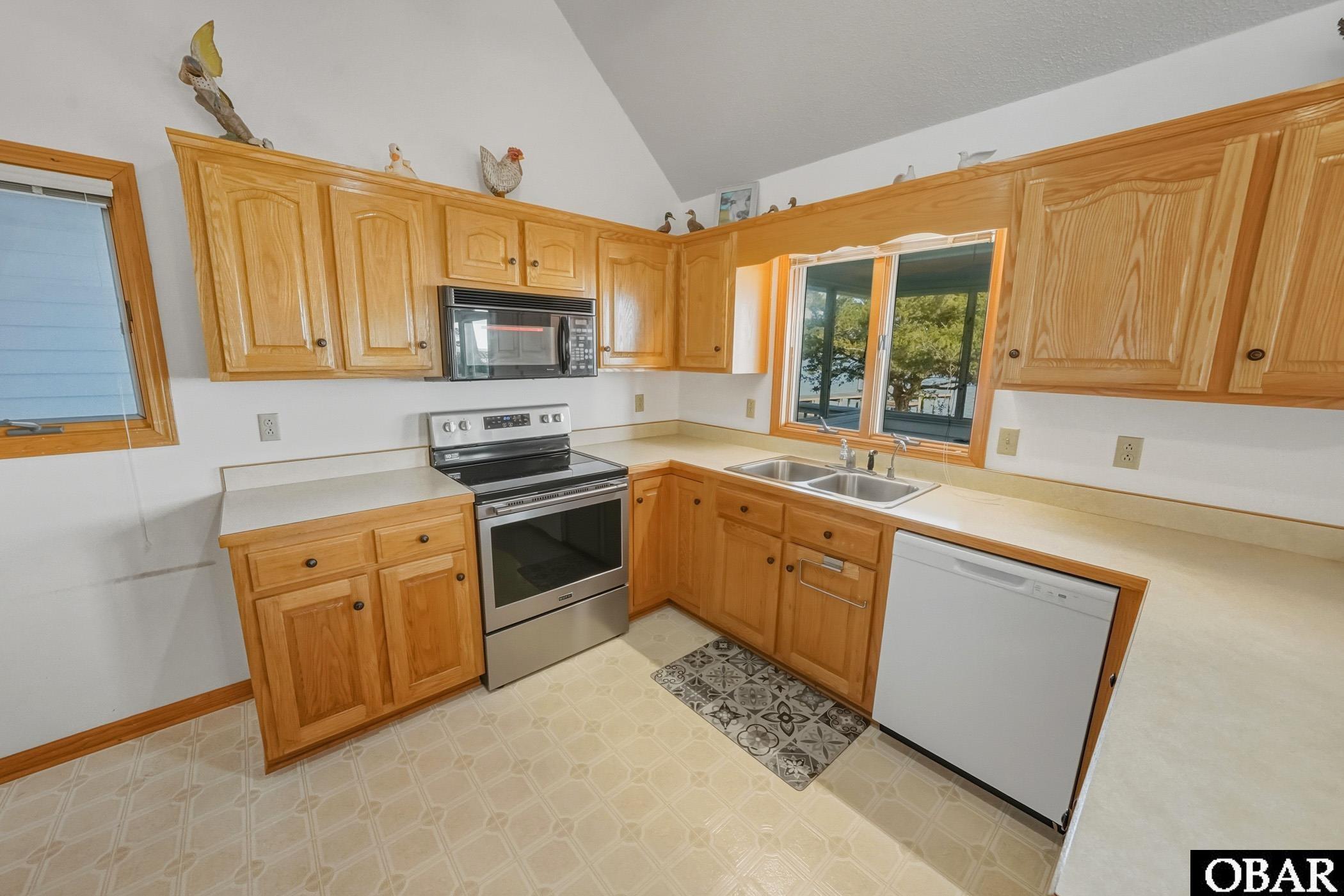 105 North Water Street Point Harbor, NC 27964 - Photo 16 of 50 Ample Counter Space