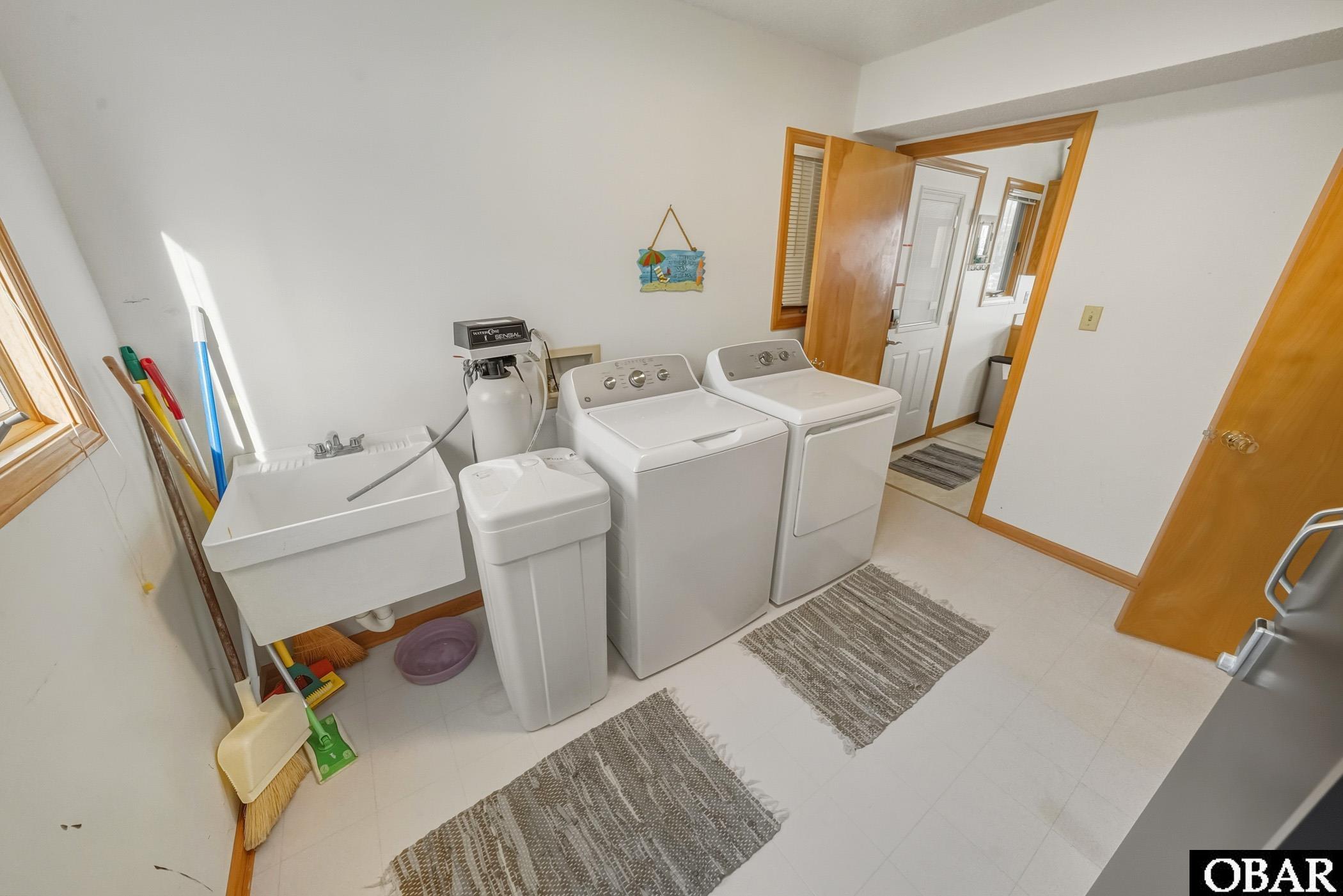 105 North Water Street Point Harbor, NC 27964 - Photo 22 of 50 Laundry Sink