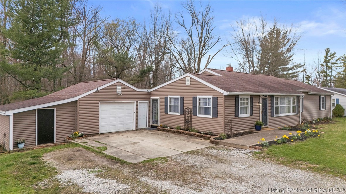 572 South Grange Hall Road Hanover, IN 47243 - Photo 3 of 29