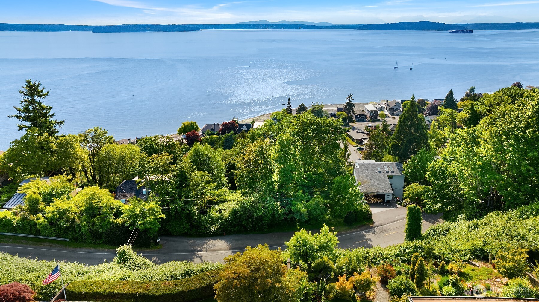 5213 Southwest Jacobsen Road Seattle, WA 98116 - Photo 2 of 9 Gallery Image 2