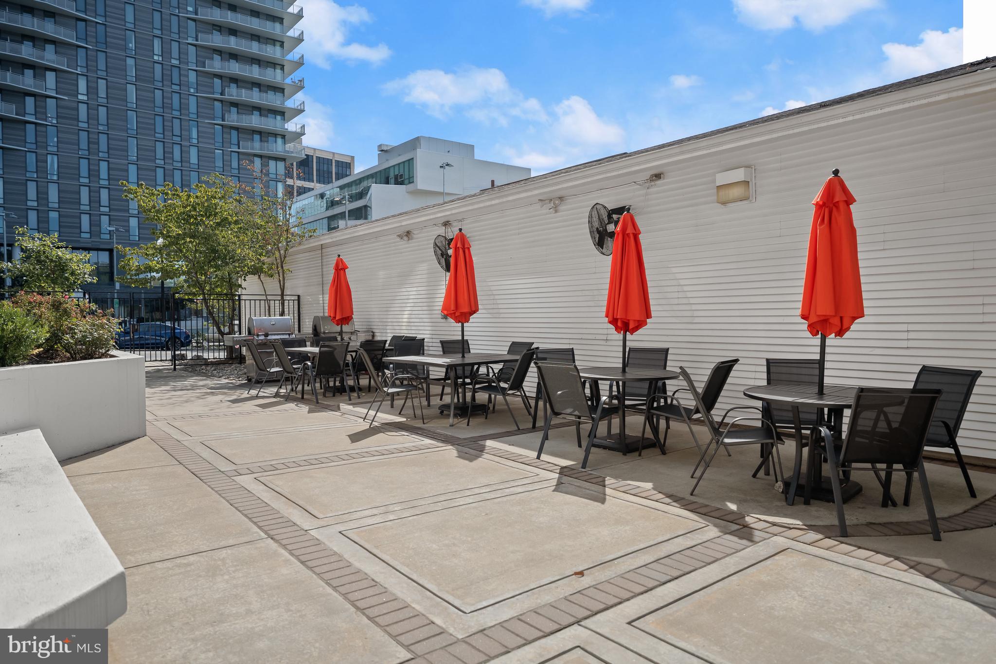 1530 Key Boulevard, Unit 125 Arlington, VA 22209 - Photo 22 of 27 Outdoor grill and dining