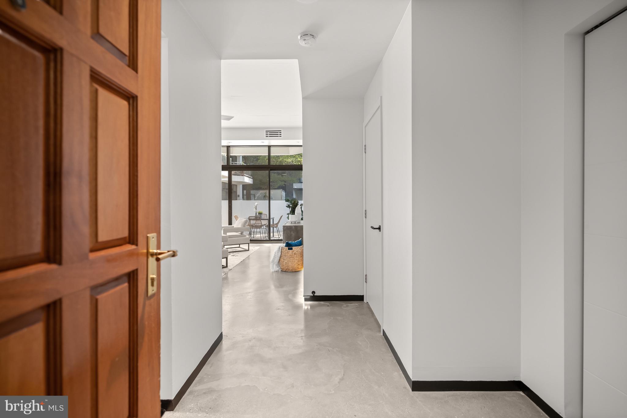 1530 Key Boulevard, Unit 125 Arlington, VA 22209 - Photo 3 of 27 Entrance foyer w/large coat closet