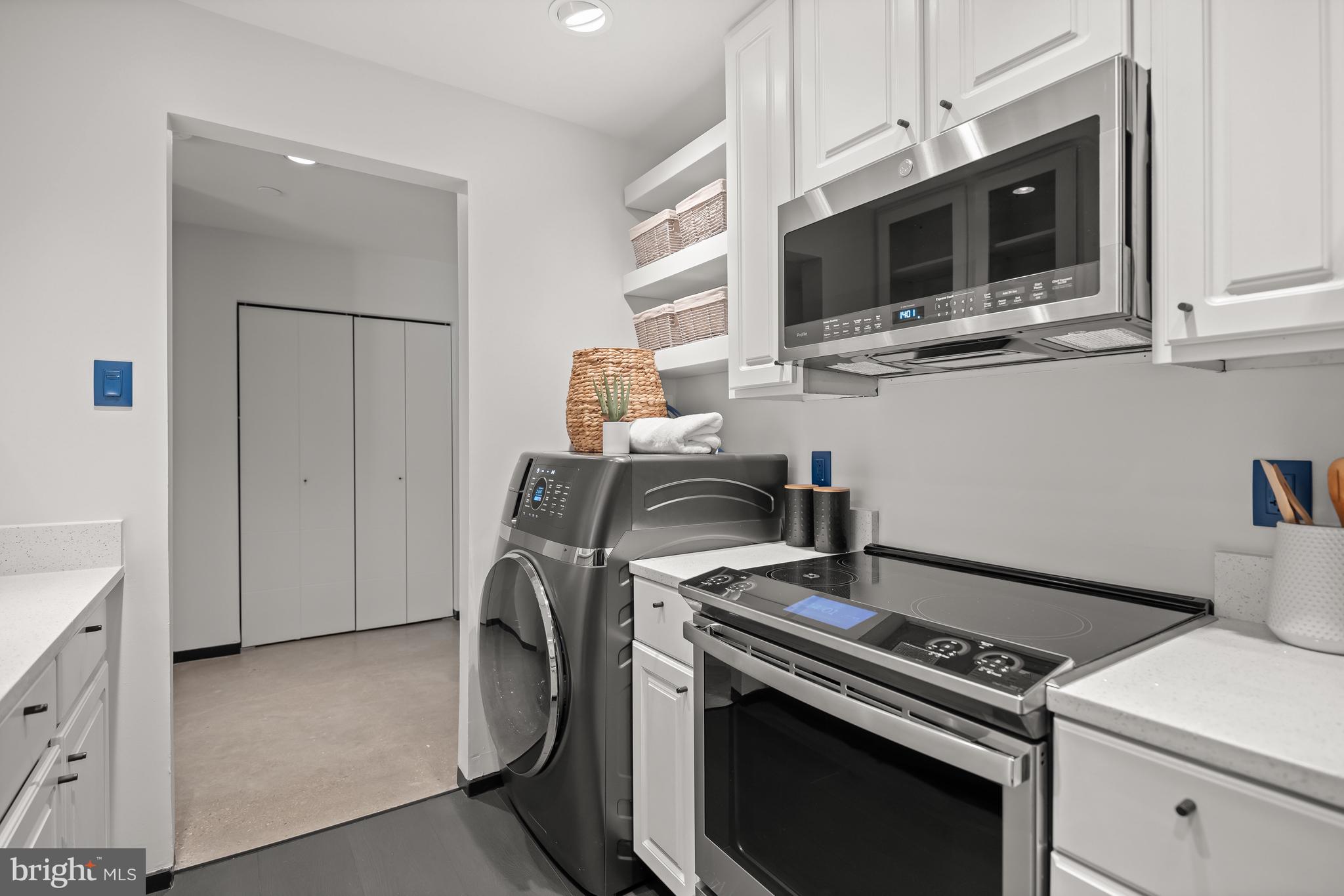 1530 Key Boulevard, Unit 125 Arlington, VA 22209 - Photo 5 of 27 Recently updated Kitchen