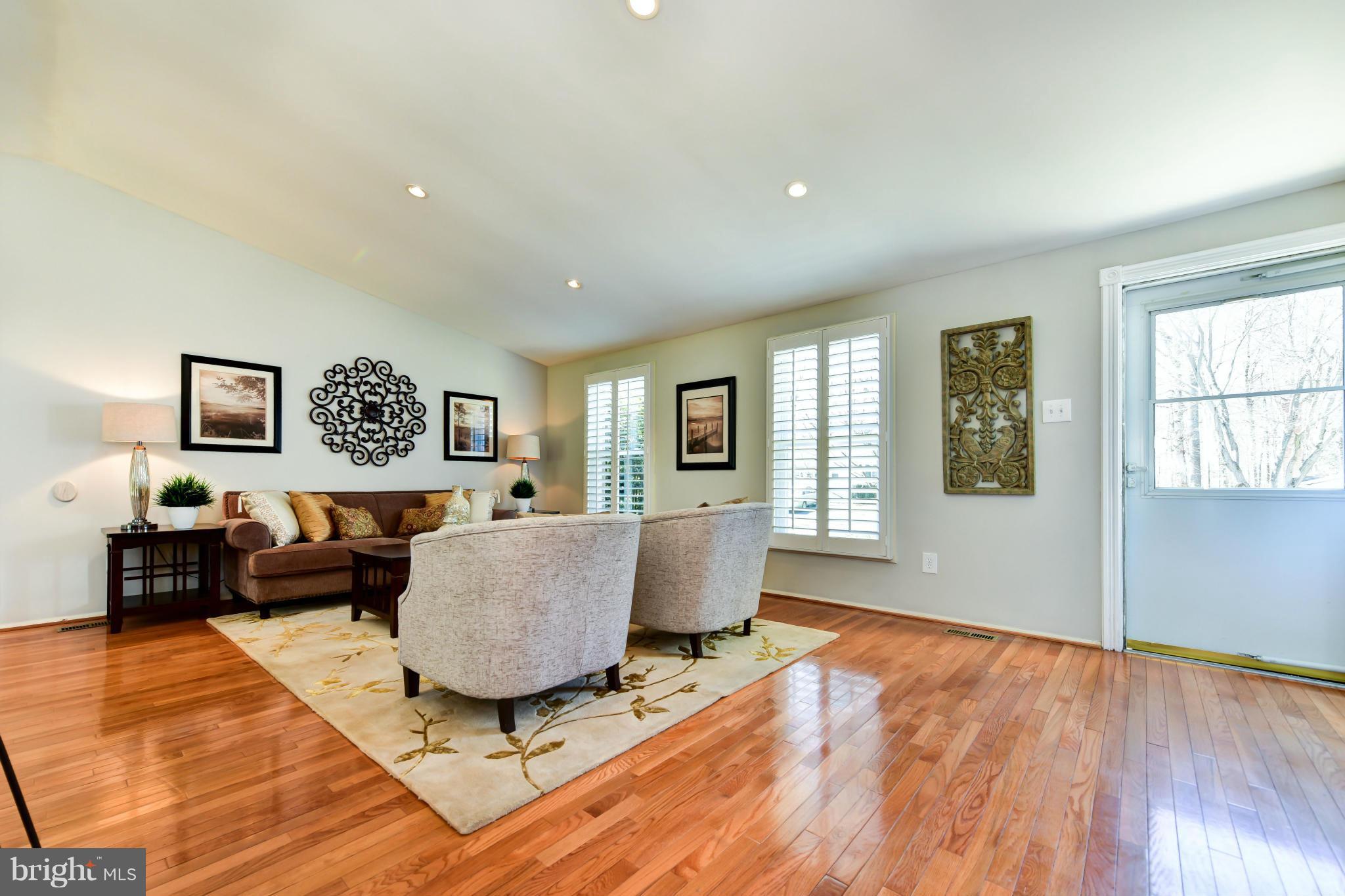 8348 Magic Leaf Road Springfield, VA 22153 - Photo 4 of 30 Living Room