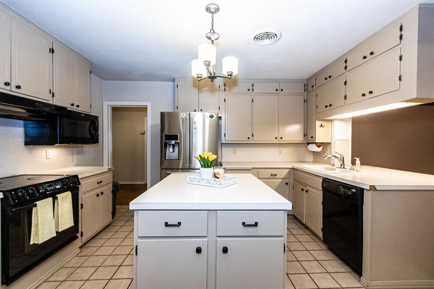 3715 38th Street Lubbock, TX 79413 - Photo 3 of 39 Kitchen