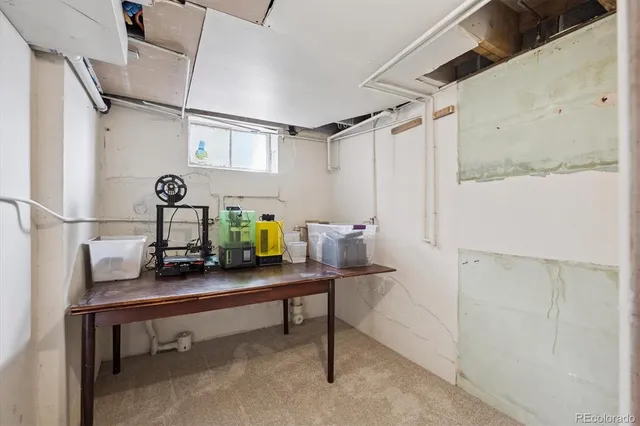 a view of utility room