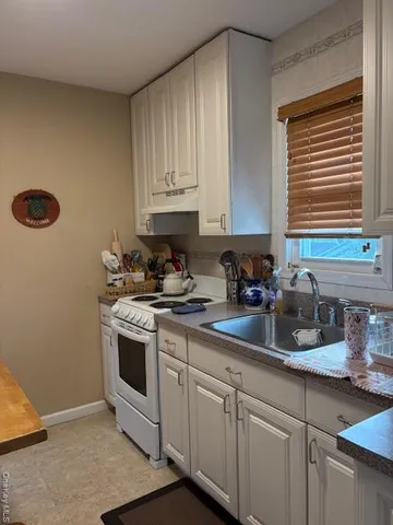 $2,100 | 60 Monroe Street, Lynbrook, NY 11563