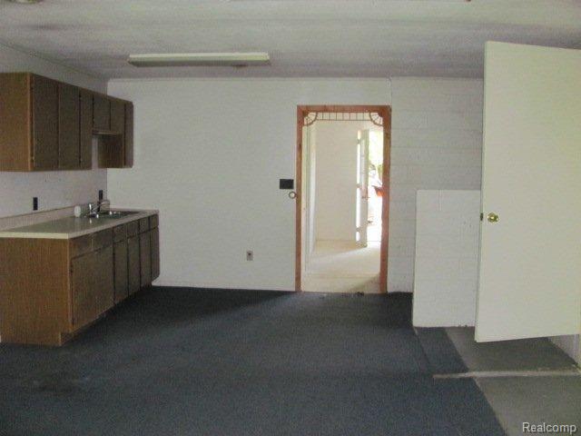 9174 Pettit Road Birch Run, MI 48415 - Photo 3 of 6 8Kitchen