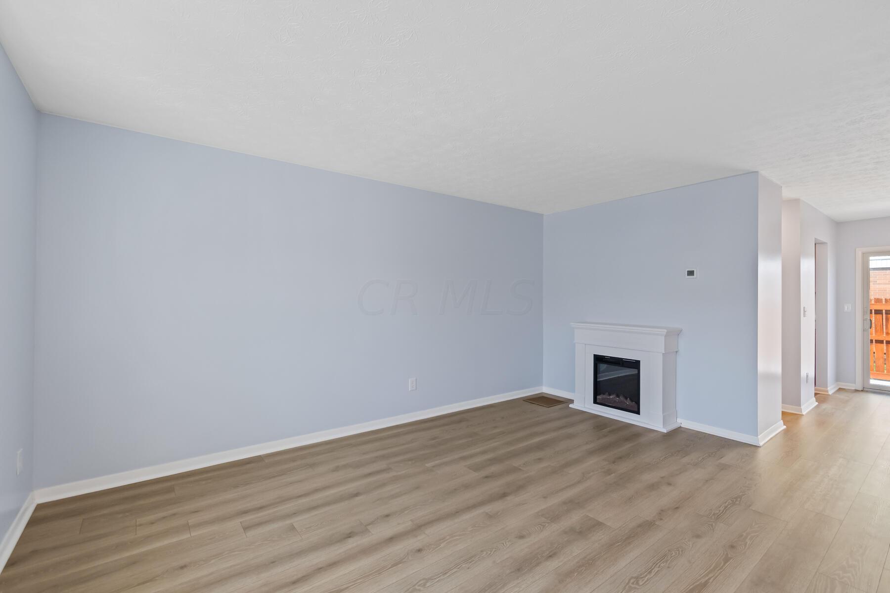 559 Harding Lane Delaware, OH 43015 - Photo 4 of 38 Living Room
