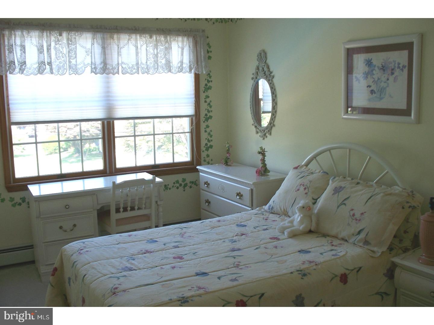 36 Smoketree Road Levittown, PA 19056 - Photo 22 of 25 Bedroom 3