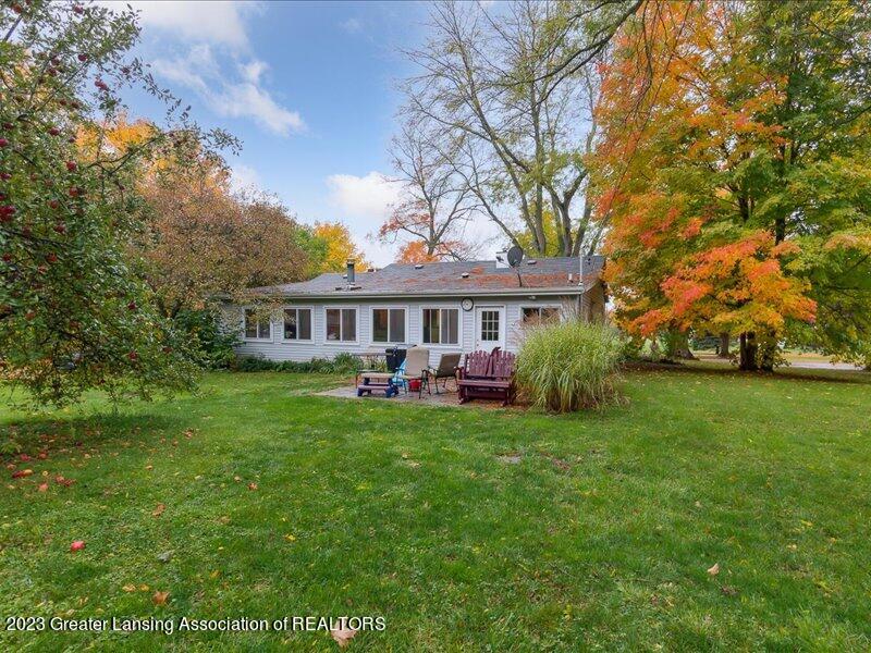 2117 South Waverly Road Eaton Rapids, MI 48827 - Photo 34 of 37 34-2117-S-Waverly-Rd-WindowStill-28