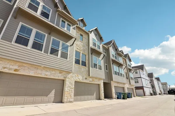 $2,750 | 104 Samuel Street, Lewisville, TX 75057