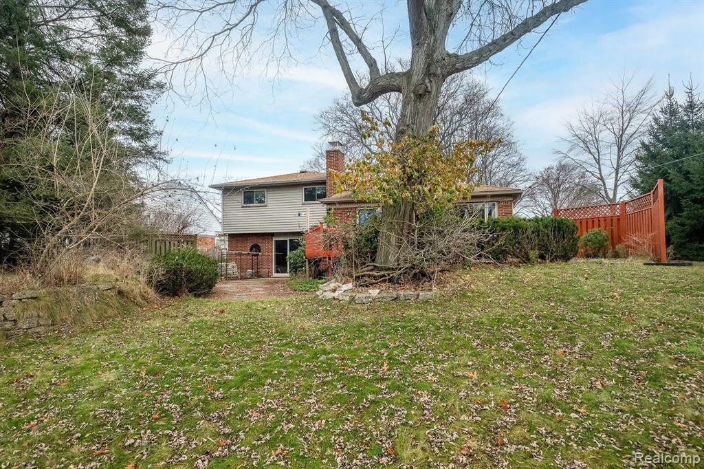 16317 Riverside Drive Livonia, MI 48154 - Photo 32 of 37 Gallery Image 32