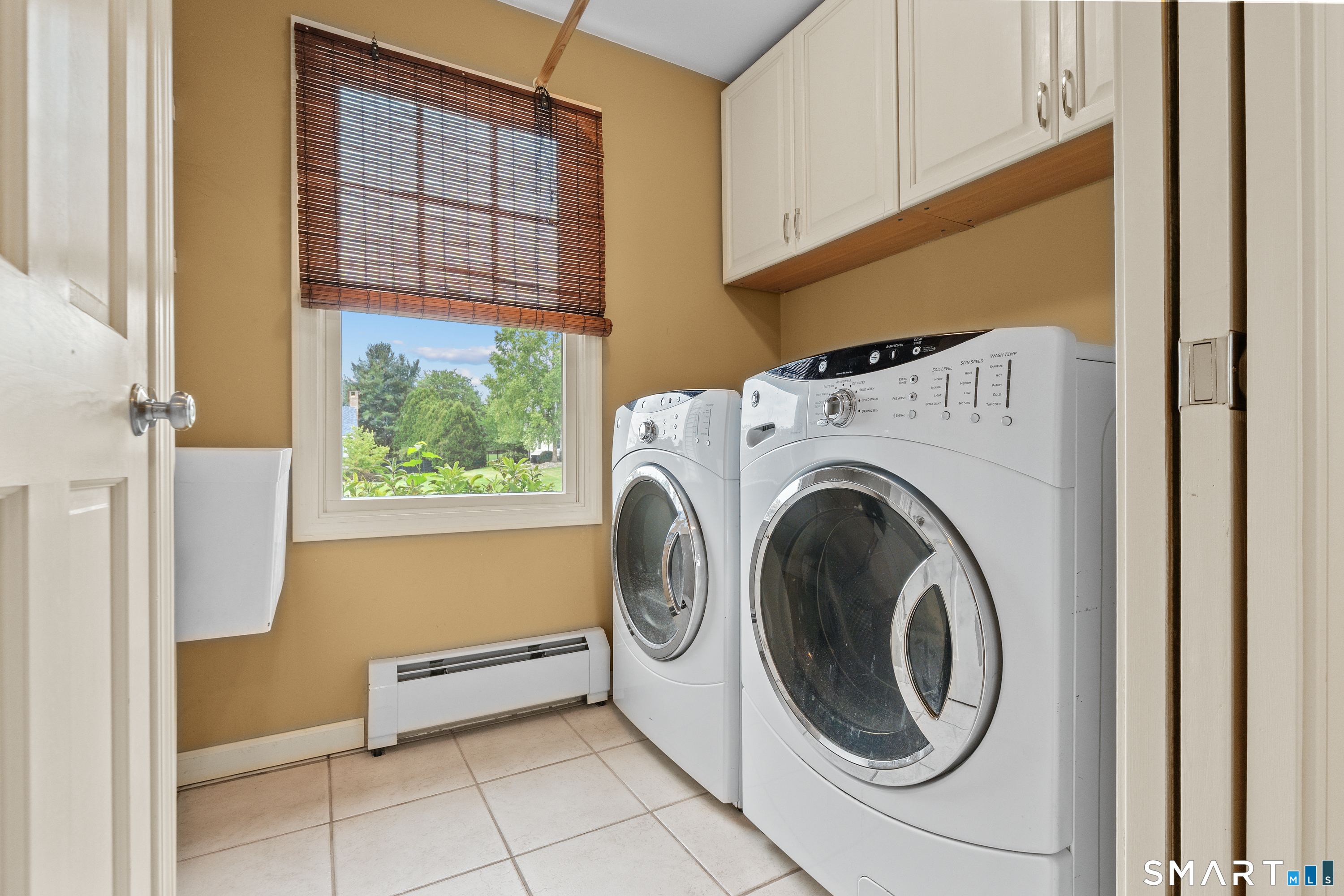 71 Quail Run Road Suffield, CT 06078 - Photo 11 of 40 Main floor laundry room.