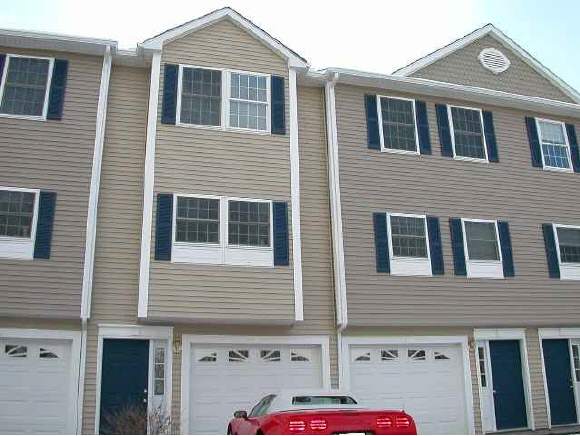 1029 South Mammoth Road Manchester, NH 03109 - Photo 1 of 8