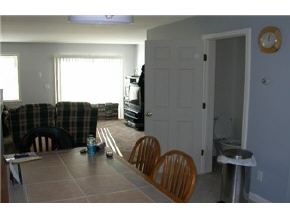 1029 South Mammoth Road Manchester, NH 03109 - Photo 4 of 8