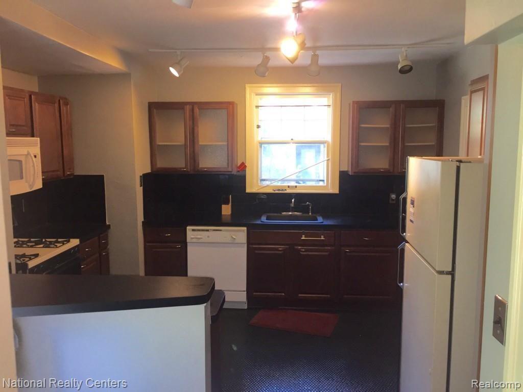 4439 Yorkshire Road Detroit, MI 48224 - Photo 4 of 18