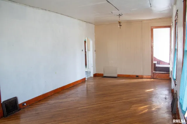 $25,000 | 17 North 5th Avenue, Canton, IL 61520