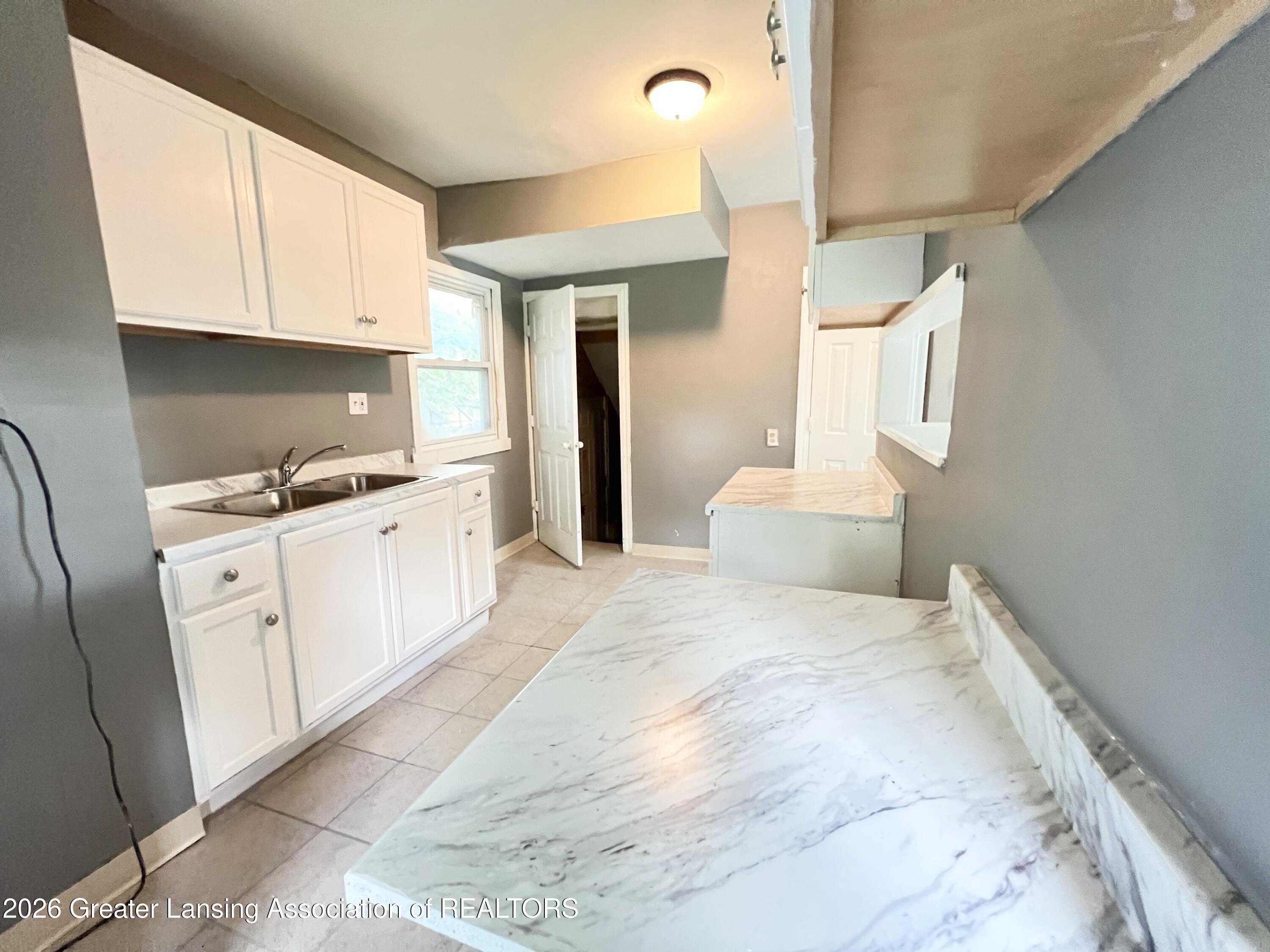 933 Porter Street Lansing, MI 48906 - Photo 14 of 30 62CB9FDD-8FBB-41E1-97B5-832EA6B796B3