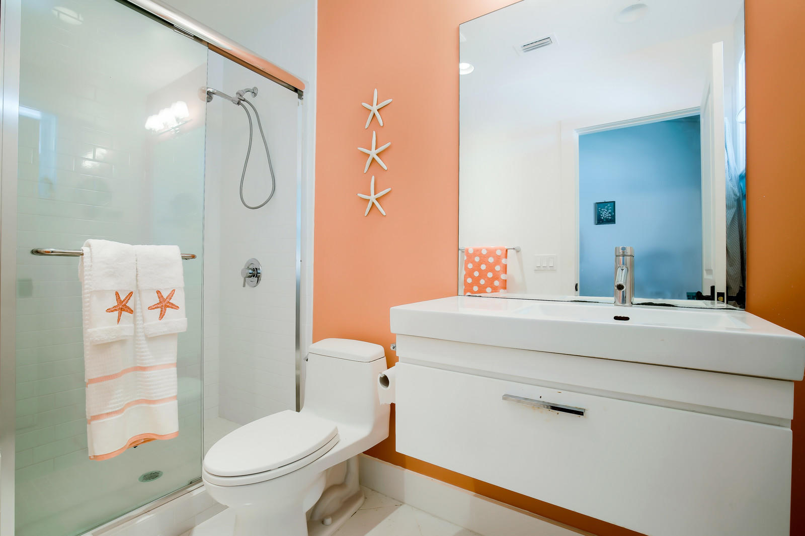 461 Jupiter Lane Juno Beach, FL 33408 - Photo 26 of 61 Guest Bathroom
