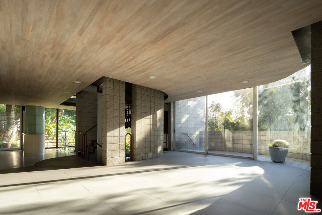 762 Latimer Road Santa Monica, CA 90402 - Photo 11 of 20