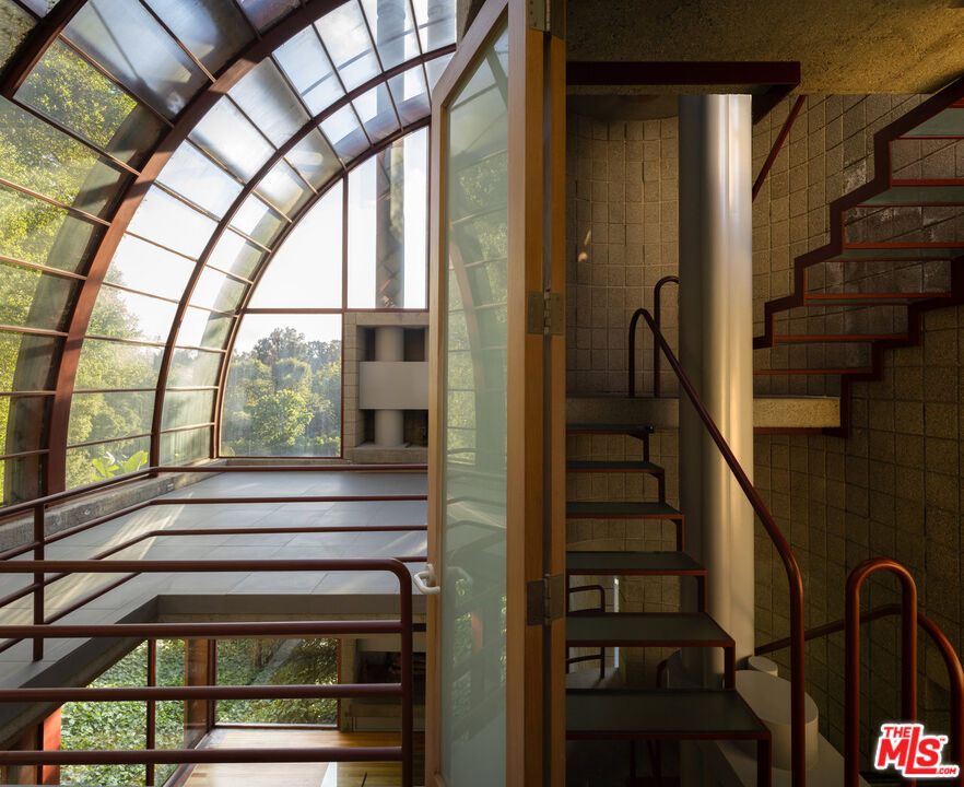 762 Latimer Road Santa Monica, CA 90402 - Photo 13 of 20