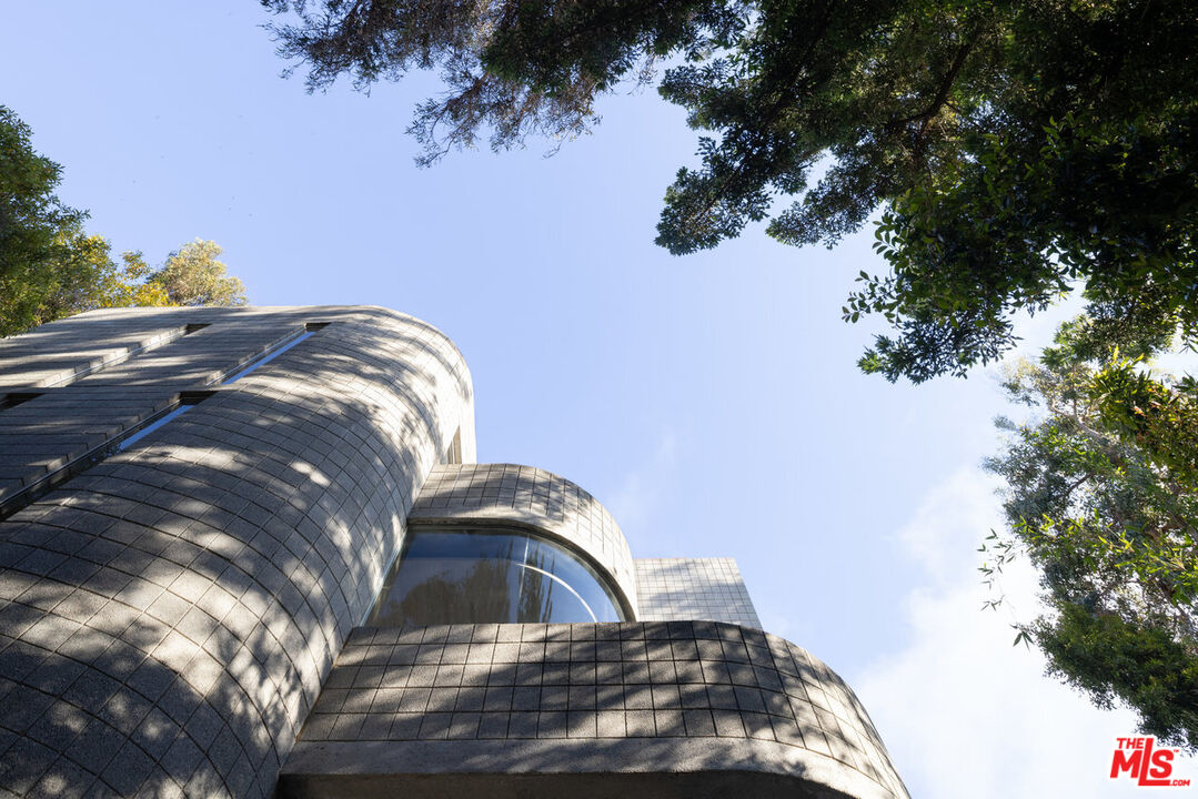 762 Latimer Road Santa Monica, CA 90402 - Photo 5 of 20