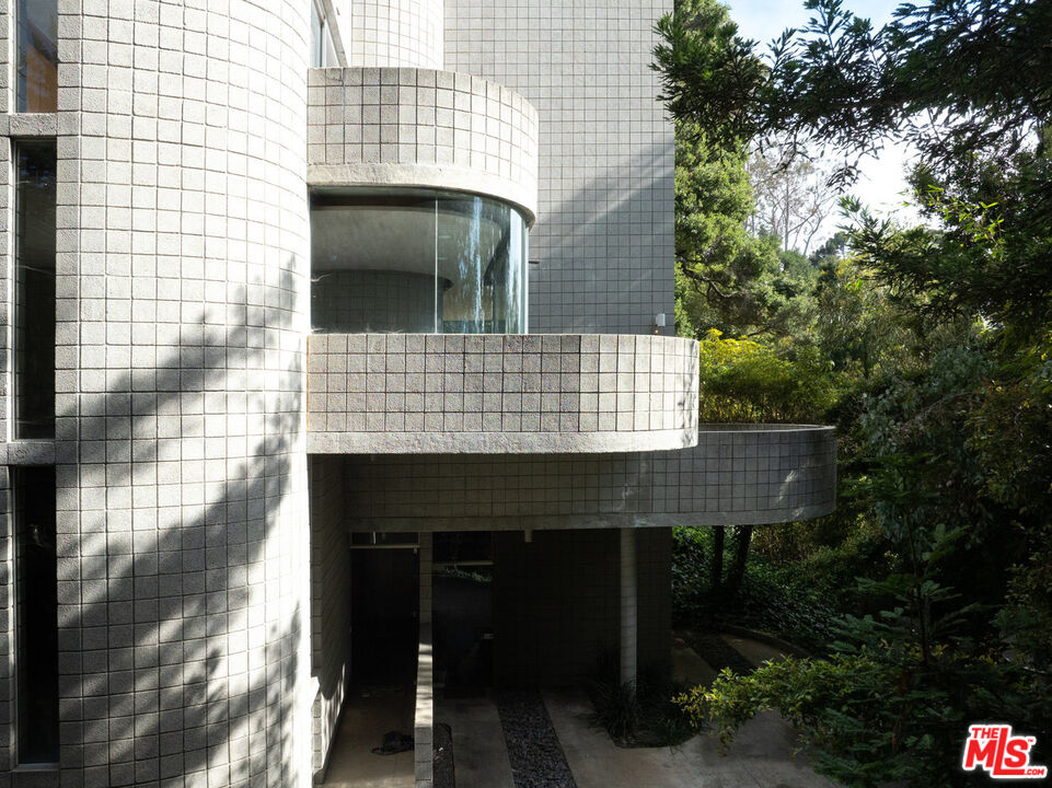 762 Latimer Road Santa Monica, CA 90402 - Photo 6 of 20