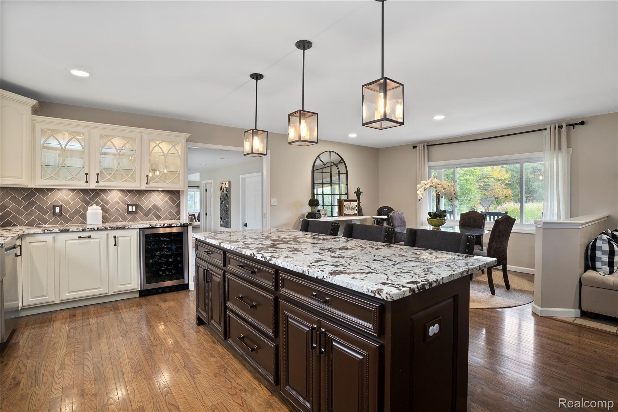 30507 King Road Romulus, MI 48174 - Photo 8 of 30 DSC00744.jpg